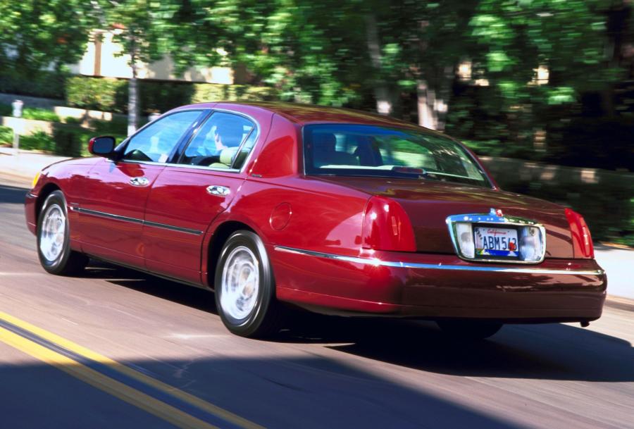  Lincoln Town Car 1998 года  (фото 70 из 77)